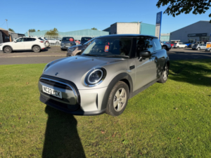 2023 MINI Hatch 1.5 Cooper Classic Hatchback 3dr Petrol Manual Euro 6 (s/s) (136 Ps) in Silver — image 3