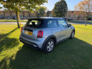 2023 MINI Hatch 1.5 Cooper Classic Hatchback 3dr Petrol Manual Euro 6 (s/s) (136 Ps) in Silver — image 4