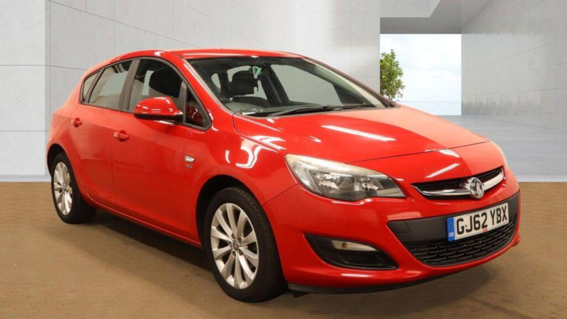 2012 Vauxhall Astra 1.4 16v Active Euro 5 5dr in Red — image 1