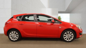 2012 Vauxhall Astra 1.4 16v Active Euro 5 5dr in Red — image 5