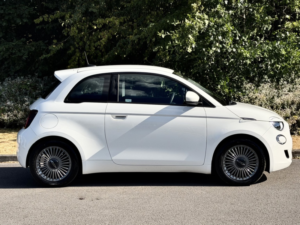 2021 Fiat 500e 42kwh Passion in White — image 2