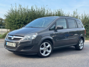 2013 Vauxhall Zafira 1.6 16v Exclusiv Euro 5 5dr in Grey — image 3