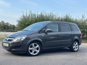 2013 Vauxhall Zafira 1.6 16v Exclusiv Euro 5 5dr in Grey — image 4