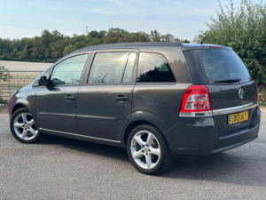 2013 Vauxhall Zafira 1.6 16v Exclusiv Euro 5 5dr in Grey — image 6