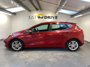 2013 Kia Ceed 1.6 Crdi Ecodynamics 2 Hatchback 5dr Diesel Manual Euro 5 (s/s) (126 Bhp) in Red — image 2