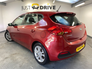 2013 Kia Ceed 1.6 Crdi Ecodynamics 2 Hatchback 5dr Diesel Manual Euro 5 (s/s) (126 Bhp) in Red — image 3