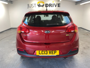 2013 Kia Ceed 1.6 Crdi Ecodynamics 2 Hatchback 5dr Diesel Manual Euro 5 (s/s) (126 Bhp) in Red — image 4