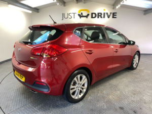 2013 Kia Ceed 1.6 Crdi Ecodynamics 2 Hatchback 5dr Diesel Manual Euro 5 (s/s) (126 Bhp) in Red — image 5