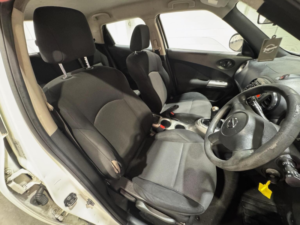2012 Nissan Juke 1.6 Visia Euro 5 5dr in White — image 3