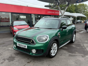 2019 MINI Countryman 1.5 Countryman Cooper S E Exclusive in Green — image 3