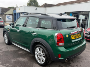 2019 MINI Countryman 1.5 Countryman Cooper S E Exclusive in Green — image 4