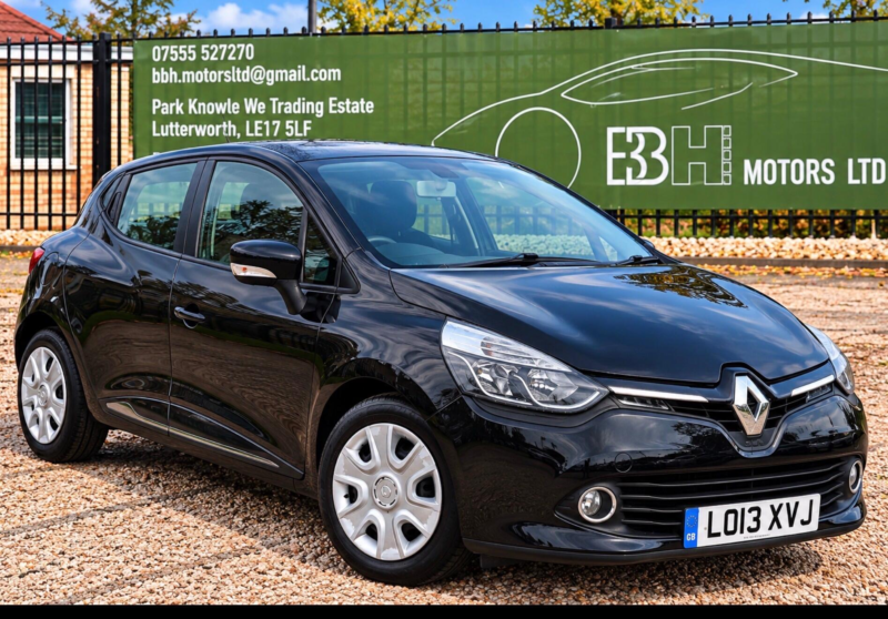 2013 Renault Clio 1.5 Dci Eco Dynamique Medianav Euro 5 (s/s) 5dr in Black — image 1