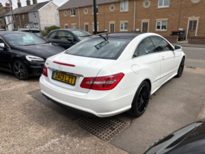 2013 Mercedes-Benz E Class 1.8 E200 Blueefficiency Sport Coupe 2dr Petrol G-Tronic+ Euro 5 (s/s) (184 Ps) in White — image 4