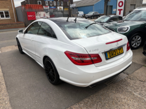 2013 Mercedes-Benz E Class 1.8 E200 Blueefficiency Sport Coupe 2dr Petrol G-Tronic+ Euro 5 (s/s) (184 Ps) in White — image 6
