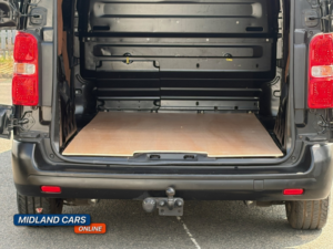 2022 Citroen Dispatch 1.5 Bluehdi 1000 Enterprise Pro M in Black — image 2