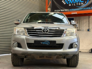 2015 Toyota Hilux 3.0 D-4d Invincible Auto 4WD Euro 5 4dr in Silver — image 5