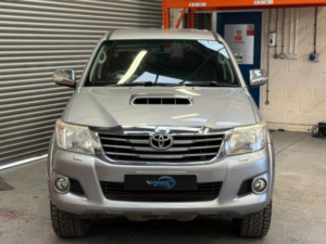 2015 Toyota Hilux 3.0 D-4d Invincible Auto 4WD Euro 5 4dr in Silver — image 6