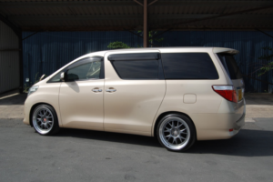2008 Toyota Alphard 3.5 L Package Hks Supercharger 7 Seats in Gold — image 4