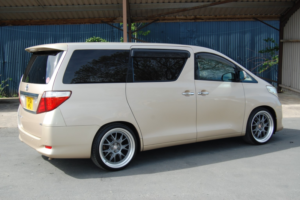 2008 Toyota Alphard 3.5 L Package Hks Supercharger 7 Seats in Gold — image 6