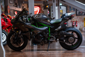 2015 Kawasaki Ninja H2 1000 Super Sports Petrol Manual (200 Ps) in Grey — image 3