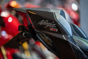 2015 Kawasaki Ninja H2 1000 Super Sports Petrol Manual (200 Ps) in Grey — image 4