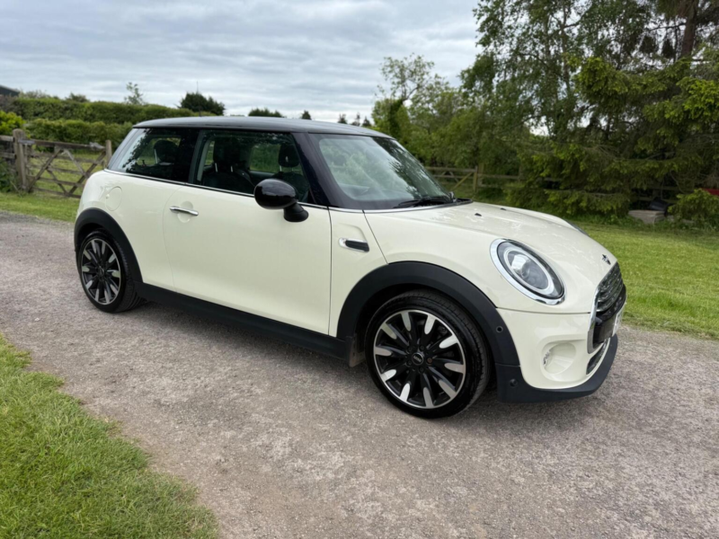 2019 MINI Hatch 1.5 Cooper Exclusive Euro 6 (s/s) 3dr in White — image 1