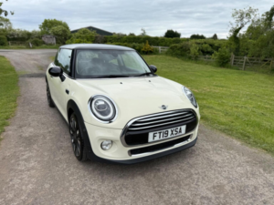 2019 MINI Hatch 1.5 Cooper Exclusive Euro 6 (s/s) 3dr in White — image 3