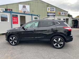 2016 Nissan Qashqai 1.5 Dci N-Connecta 2WD Euro 6 (s/s) 5dr in Black — image 4