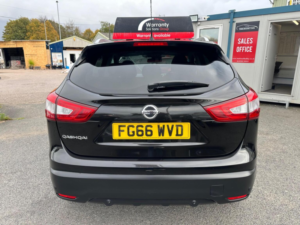 2016 Nissan Qashqai 1.5 Dci N-Connecta 2WD Euro 6 (s/s) 5dr in Black — image 5