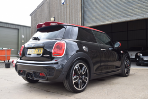 2017 MINI Hatch 2.0 John Cooper Works 3-Door Hatch in Black — image 5