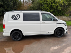2016 Volkswagen Transporter 2.0 Tdi T28 Bluemotion Tech Highline Fwd Swb Euro 5 (s/s) 5dr in White — image 5