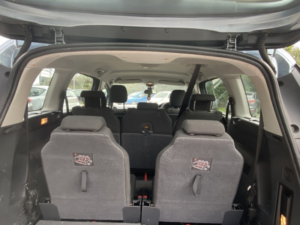 2012 Peugeot 5008 1.6 E-Hdi Active in Blue — image 2