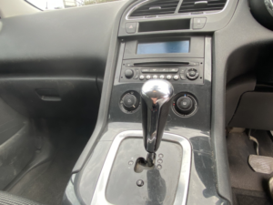 2012 Peugeot 5008 1.6 E-Hdi Active in Blue — image 5