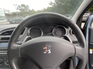 2012 Peugeot 5008 1.6 E-Hdi Active in Blue — image 6
