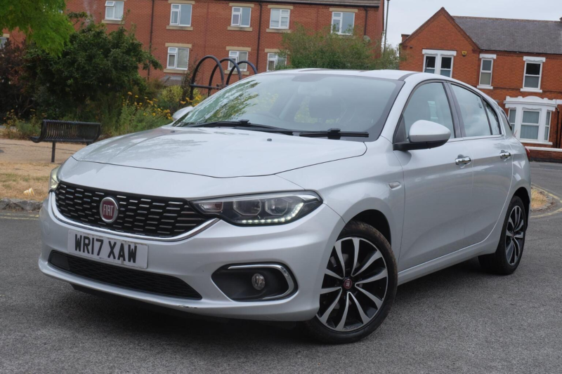 2017 Fiat Tipo 1.4 Mpi Lounge Euro 6 5dr in Grey — image 1