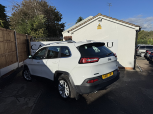 2015 Jeep Cherokee 2.0 Cherokee 2.0 140hp Fwd Manual Longitude+ in White — image 5