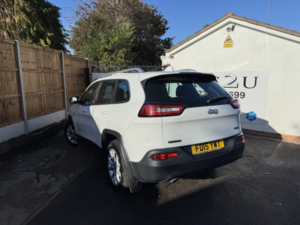 2015 Jeep Cherokee 2.0 Cherokee 2.0 140hp Fwd Manual Longitude+ in White — image 6