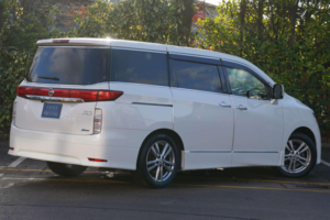 2012 Nissan Elgrand 2.5 Highway Star 5dr 7 Seats in White — image 4