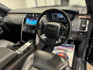 2019 Land Rover Discovery 2.0 Sd4 Hse Auto 4WD Euro 6 (s/s) 5dr in Black — image 2