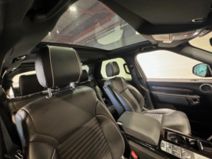 2019 Land Rover Discovery 2.0 Sd4 Hse Auto 4WD Euro 6 (s/s) 5dr in Black — image 4