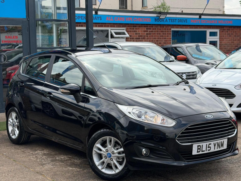2015 Ford Fiesta 1.25 Zetec Euro 6 5dr in Black — image 1