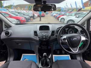 2015 Ford Fiesta 1.25 Zetec Euro 6 5dr in Black — image 2