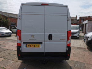 2021 Peugeot Boxer 2.2 Bluehdi 335 Professional in White — image 5