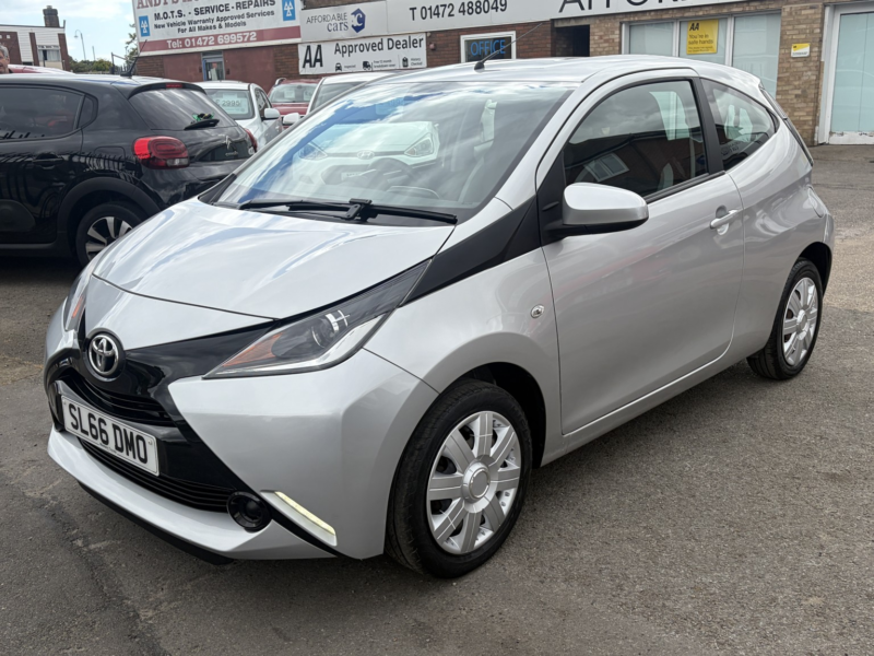 2016 Toyota Aygo 1.0 Vvt-I X-Play in Silver — image 1