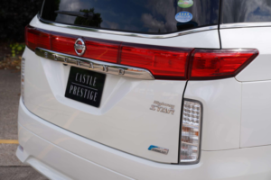 2013 Nissan Elgrand 2.5 Highway Star 5dr 7 Seats in White — image 5