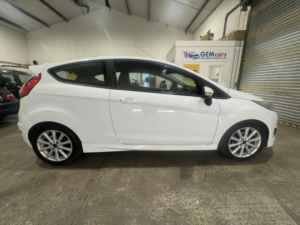 2015 Ford Fiesta 1.0 T Ecoboost Zetec S in White — image 4