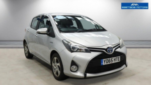 2015 Toyota Yaris 1.5 Vvt-H Icon E-CVT Euro 6 5dr in Silver — image 2