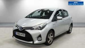 2015 Toyota Yaris 1.5 Vvt-H Icon E-CVT Euro 6 5dr in Silver — image 3