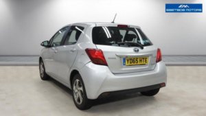 2015 Toyota Yaris 1.5 Vvt-H Icon E-CVT Euro 6 5dr in Silver — image 4
