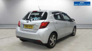 2015 Toyota Yaris 1.5 Vvt-H Icon E-CVT Euro 6 5dr in Silver — image 5